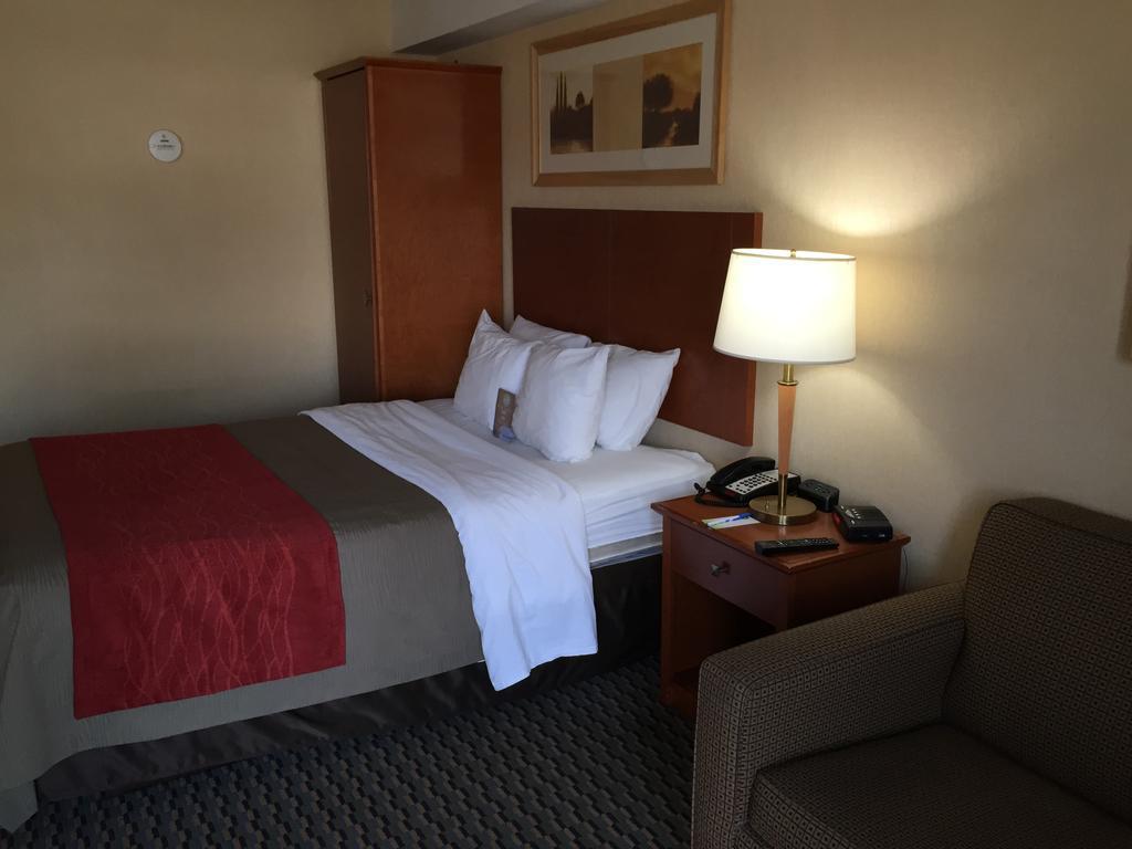 Comfort Inn Airport West Mississauga Exterior foto