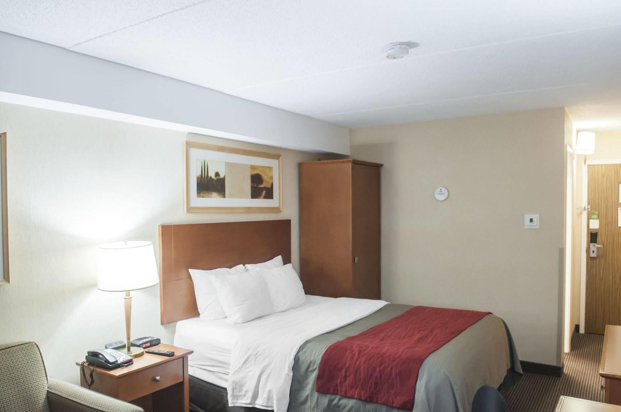 Comfort Inn Airport West Mississauga Exterior foto